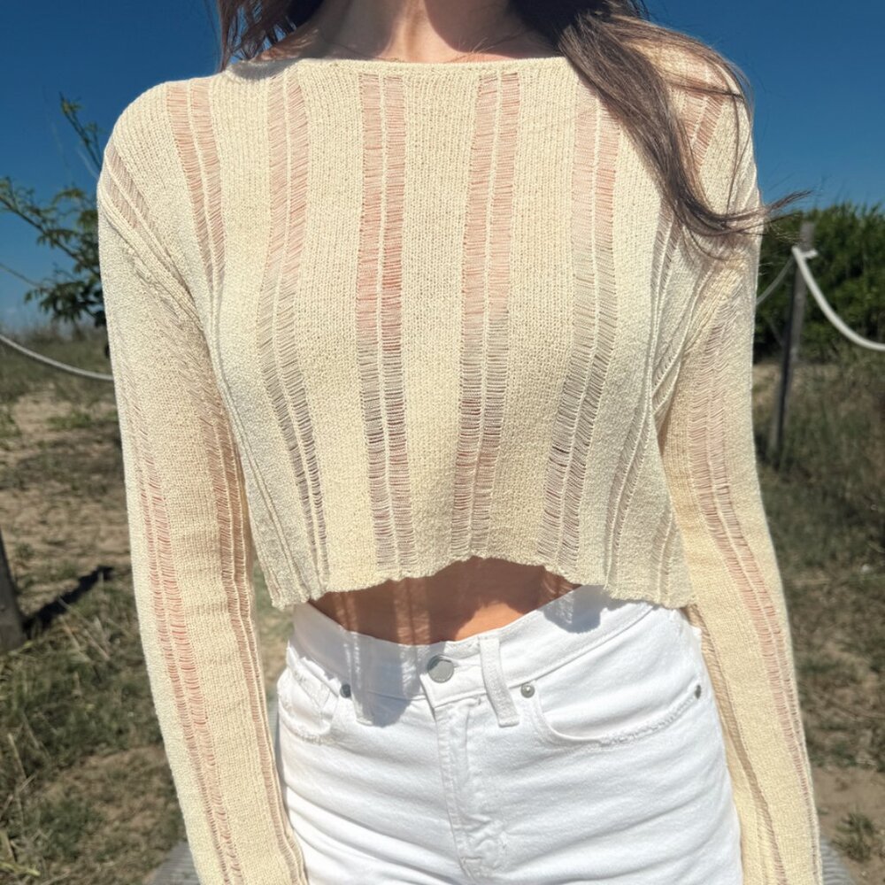 NWOT Mahina med  crochet cropped lightweight sweater